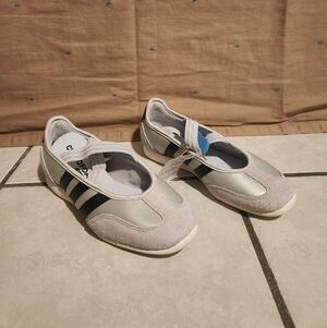 Adidas Barreda Mary Jane Sneaker, 7